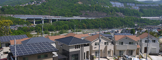 広い家に住む、大阪30分圏の駅近スローライフ。 西宮市生瀬の新住宅街、敷地83坪超のデザイン住宅です。