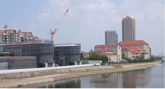 閑静な空気が漂う街「宝塚南口」駅エリア。 2020年春、宝塚市立文化芸術センターの開業で 文化芸術の薫り高いブランド住宅都市へと進化を遂げます。