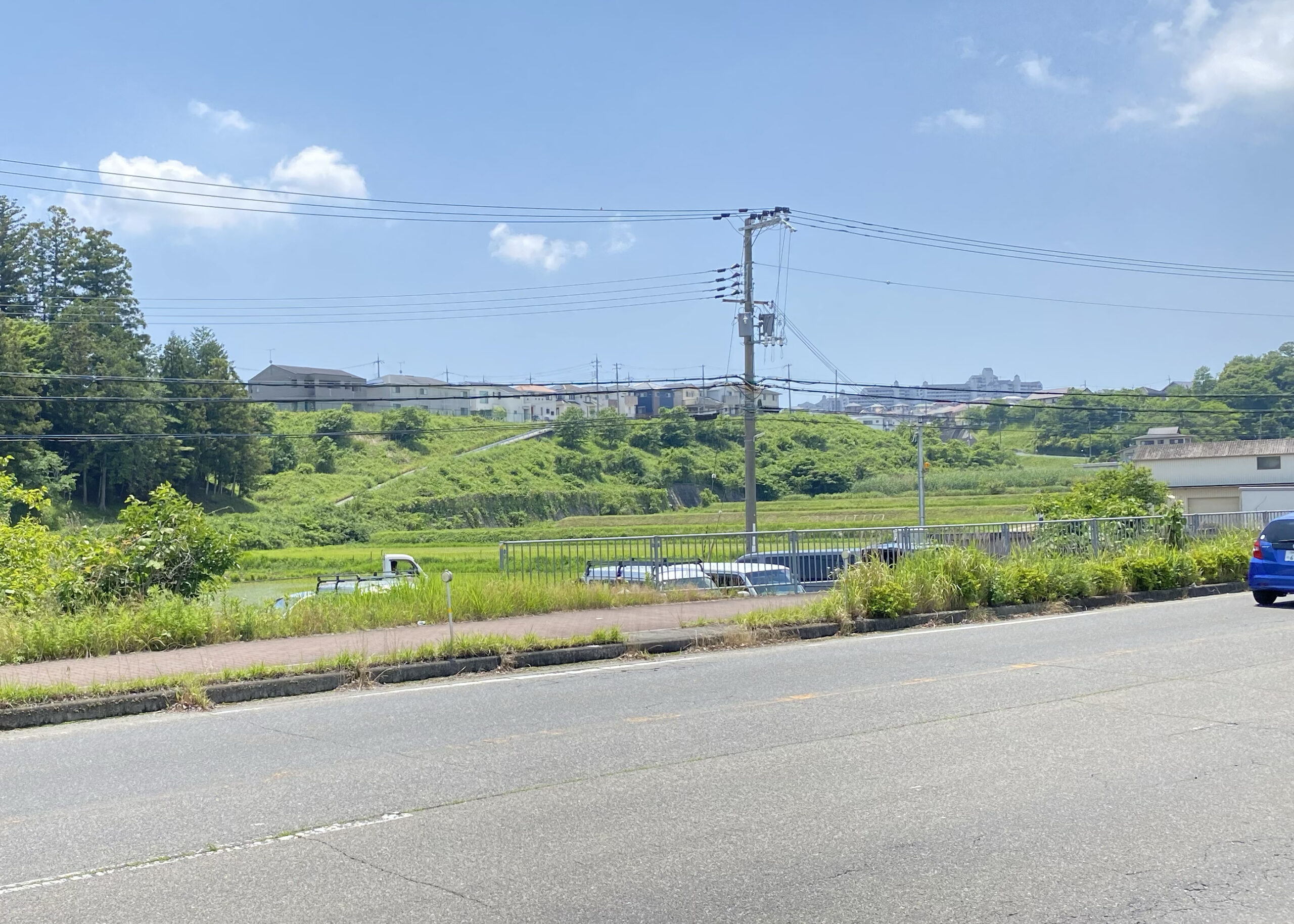 丘陵地の高台に広がる北摂三田ニュータウンなどの住宅街