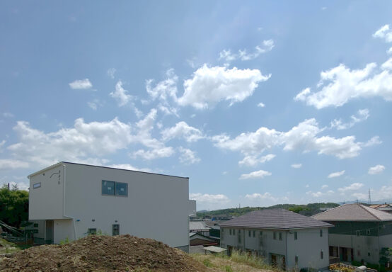 01_三田市の丘陵地南端に6区画のプライベートヒルズが街開き　